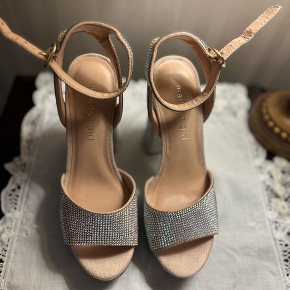 Brand new platform high heels. Stunning shoes. - Picture 1 of 12